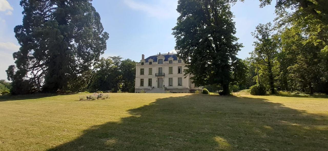 Le Chateau Du Breuil Mazières-de-Touraine Exterior photo